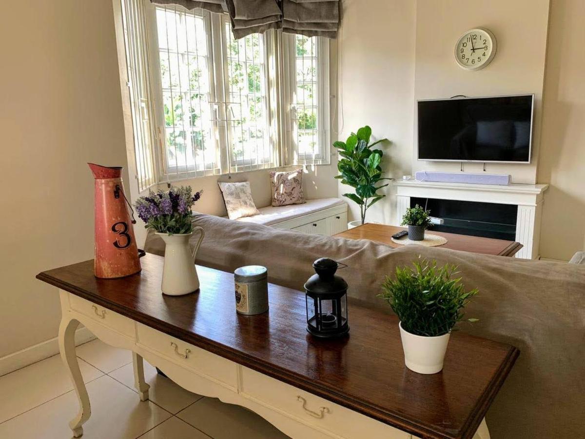 Cottonwood Bed & Breakfast House Bandung Esterno foto